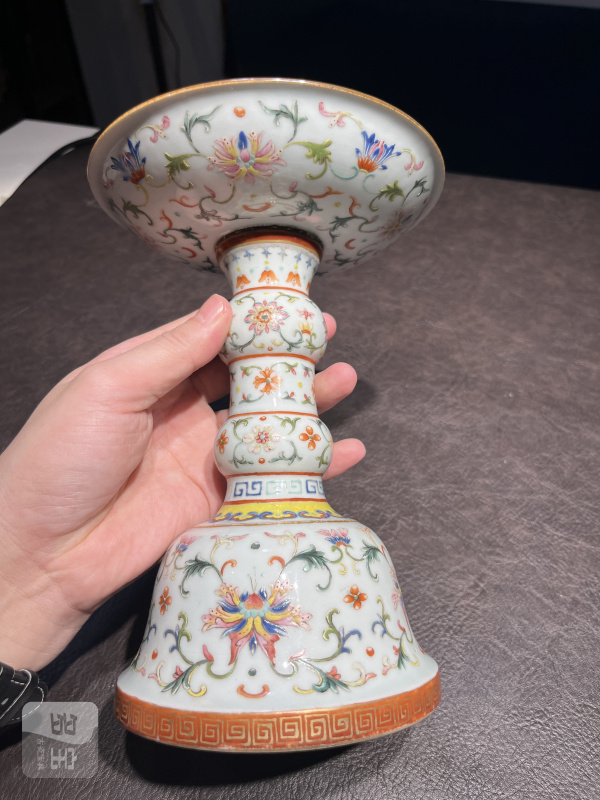 清乾隆 洋彩描金缠枝宝相花觚式供盘一对 - 图20
